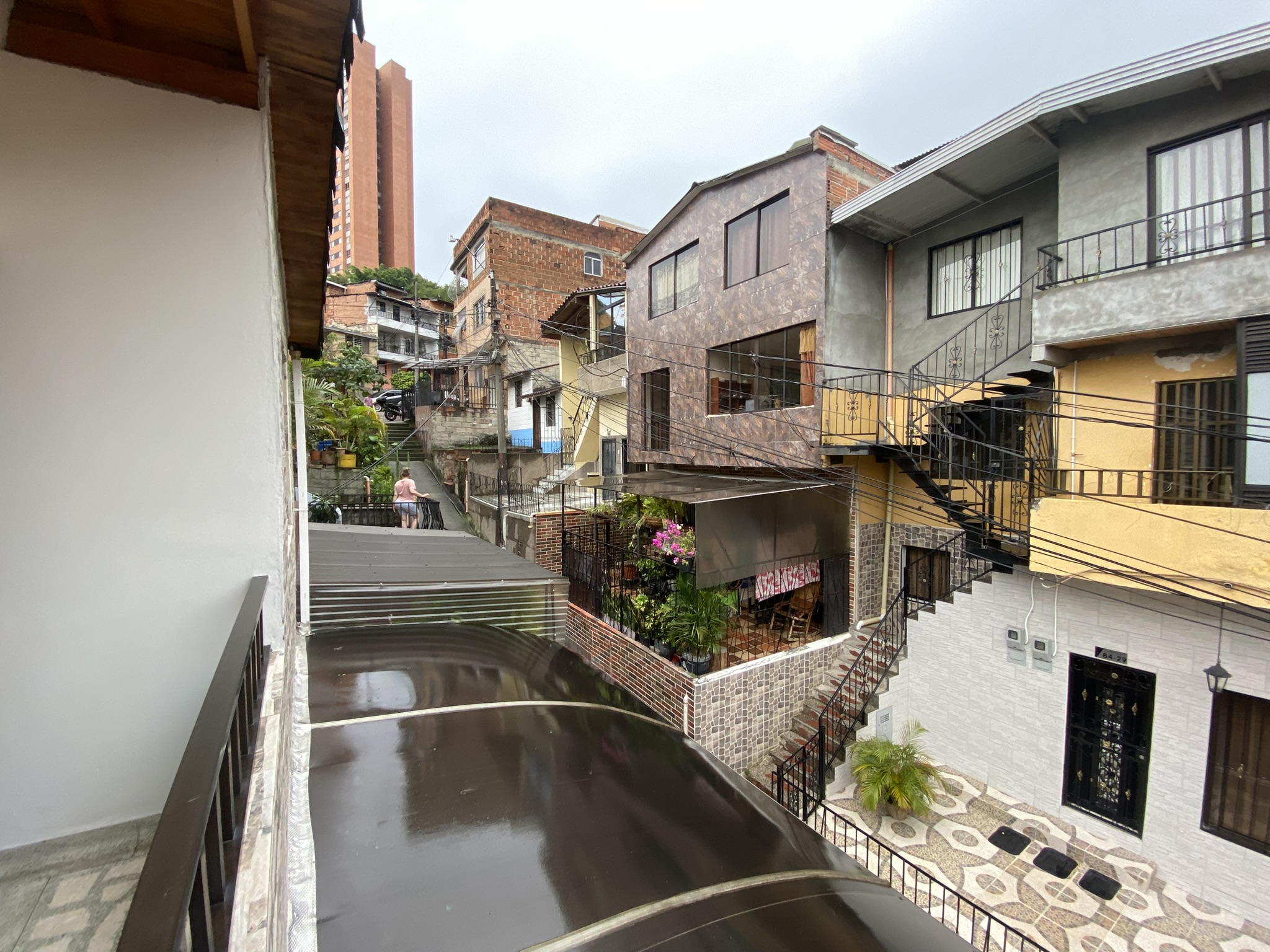 INMOBILIARIA ALBERTO VÉLEZ M. VENDE CASA ALFONSO LÓPEZ 10