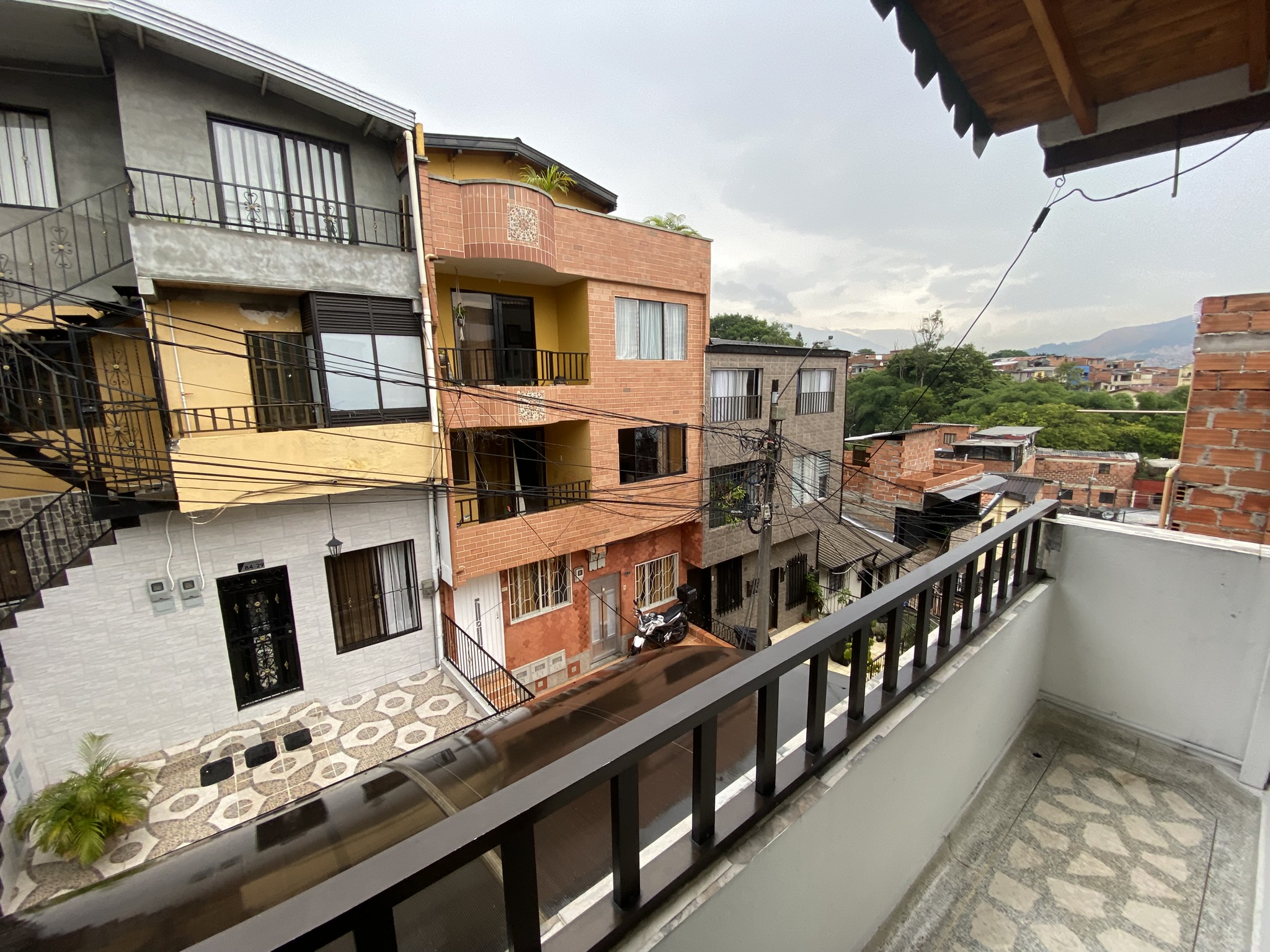 INMOBILIARIA ALBERTO VÉLEZ M. VENDE CASA ALFONSO LÓPEZ 2