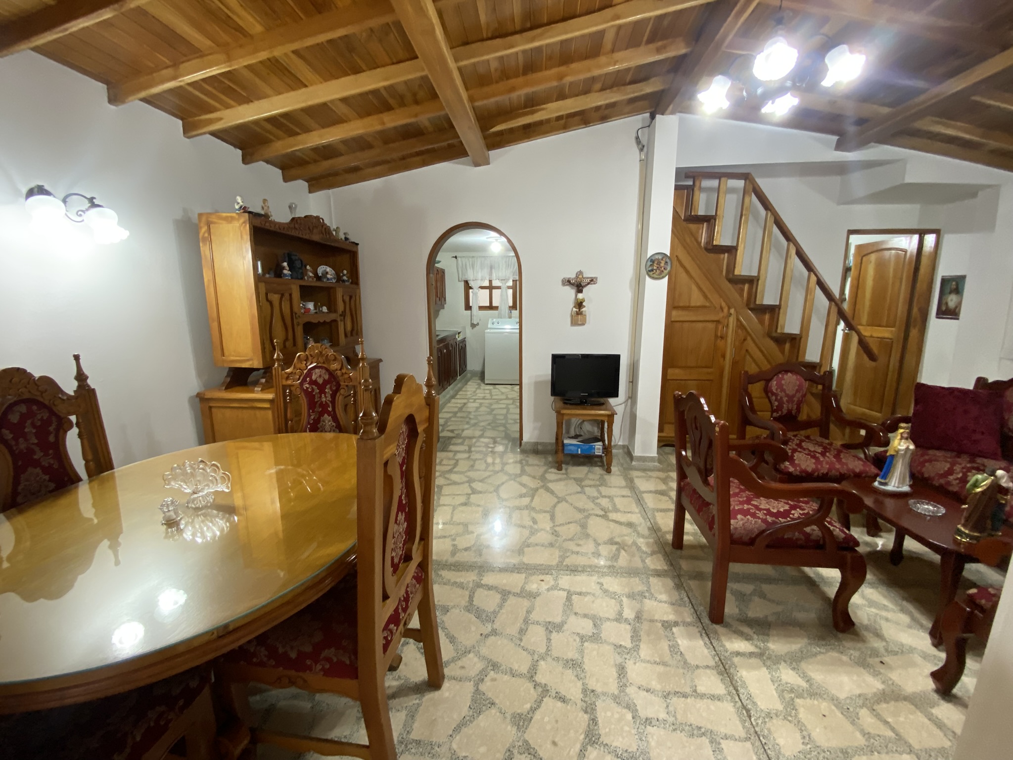 INMOBILIARIA ALBERTO VÉLEZ M. VENDE CASA ALFONSO LÓPEZ 3