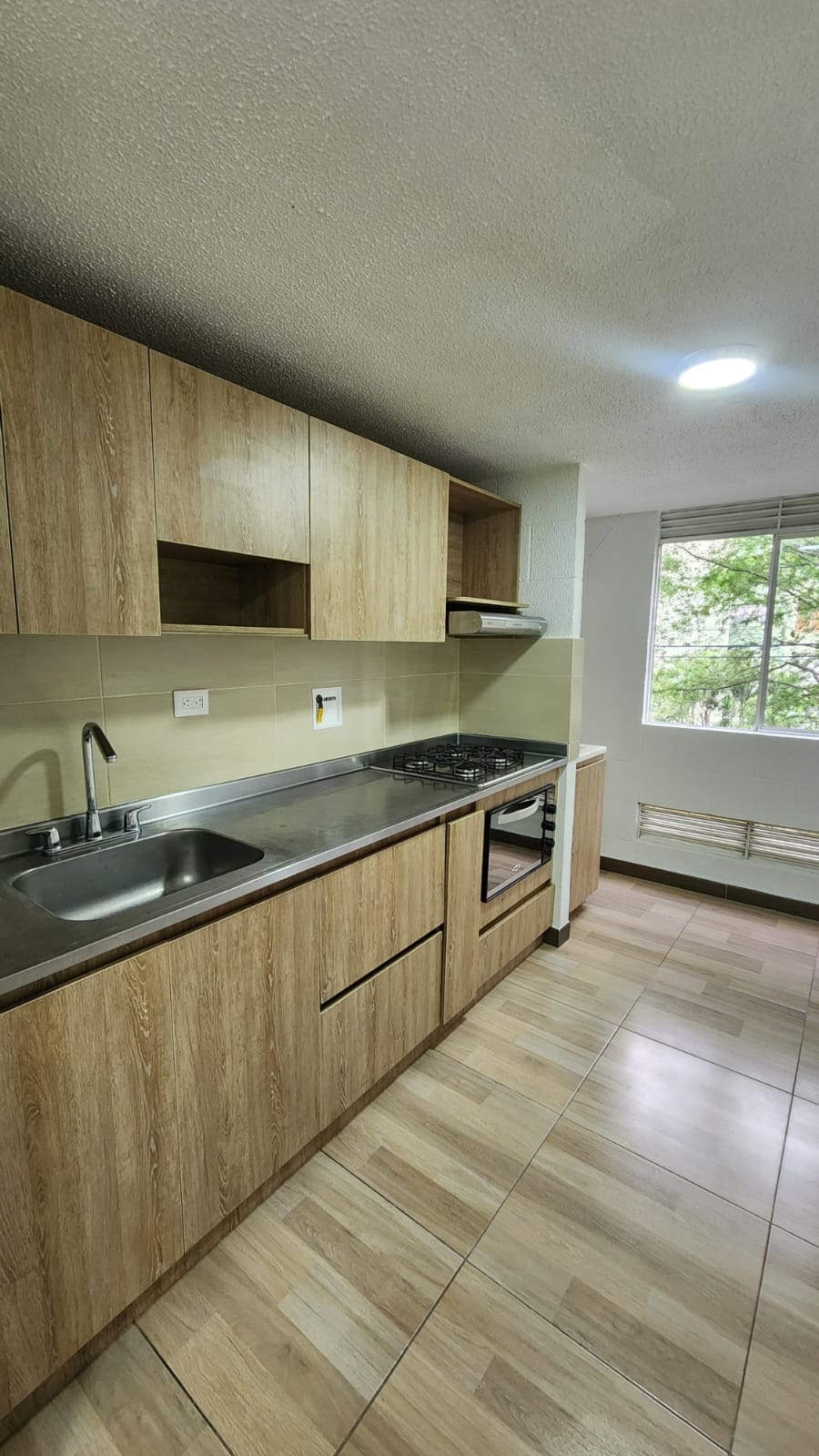 INMOBILIARIA ALBERTO VÉLEZ M. VENTA APARTAMENTO SANTA MÓNICA 3