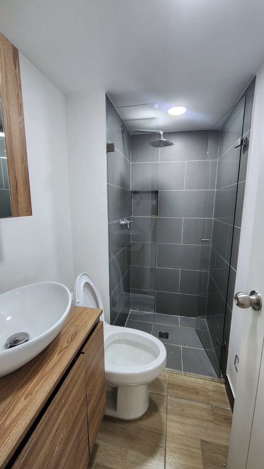 INMOBILIARIA ALBERTO VÉLEZ M. VENTA APARTAMENTO SANTA MÓNICA 6